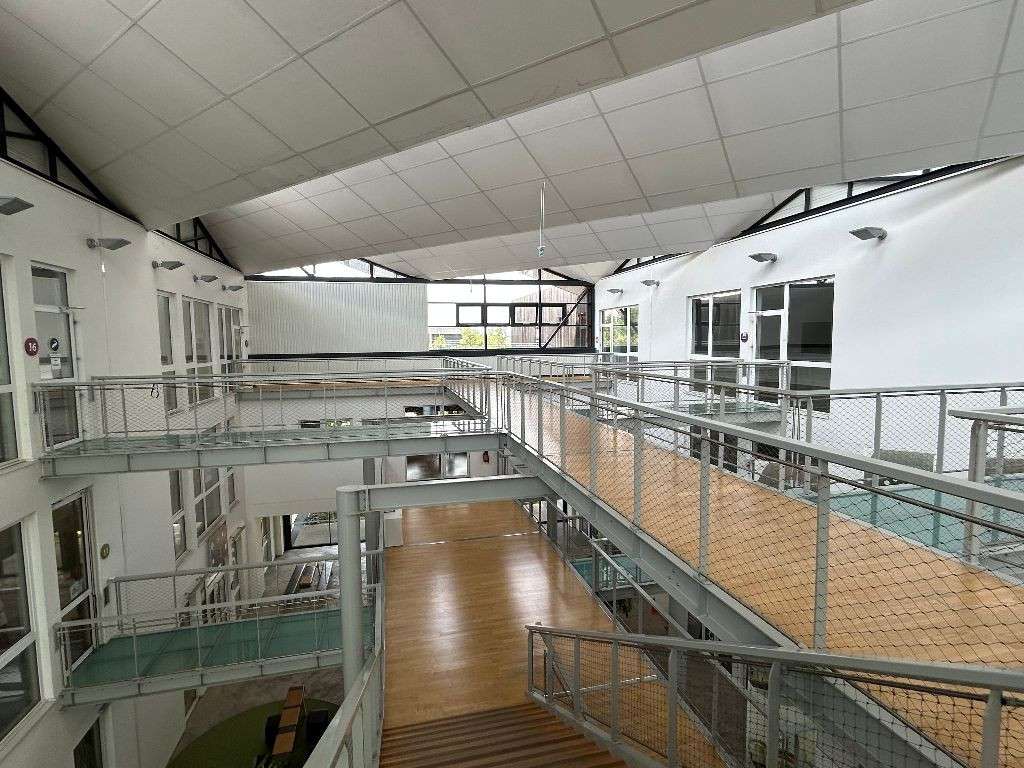 A louer bureaux lumineux espaces partagés