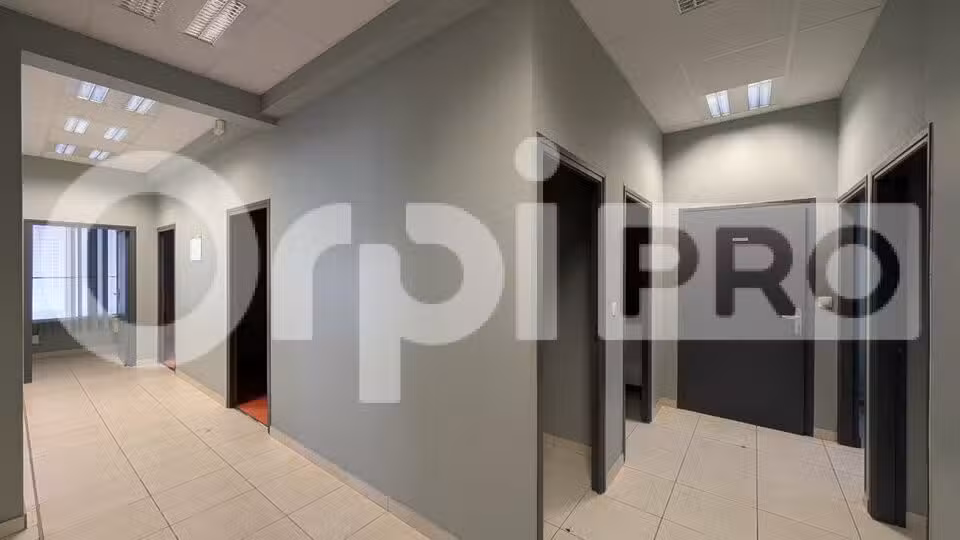 A louer local commercial 130m² za Soula Macouria