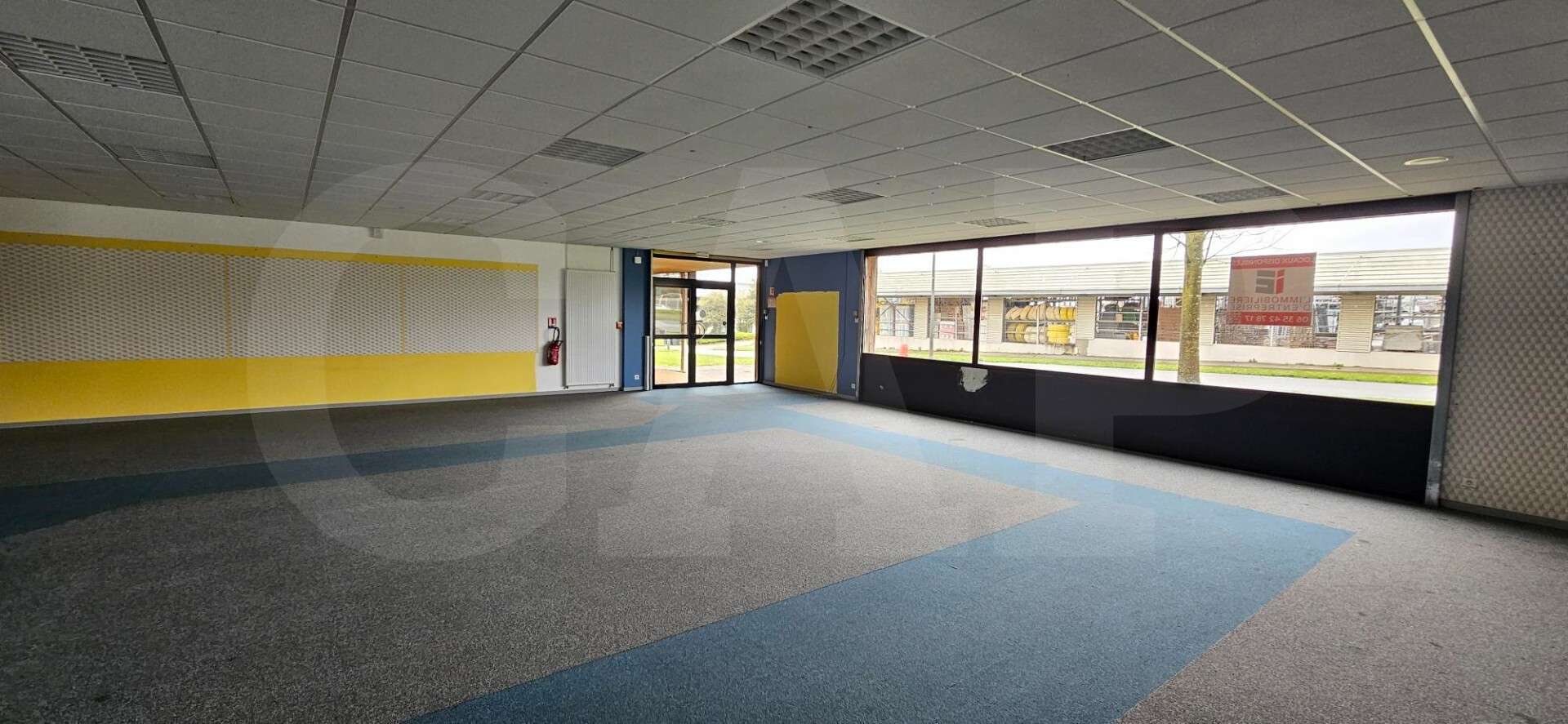 A vendre local commercial de 313m² en zc à Vitré