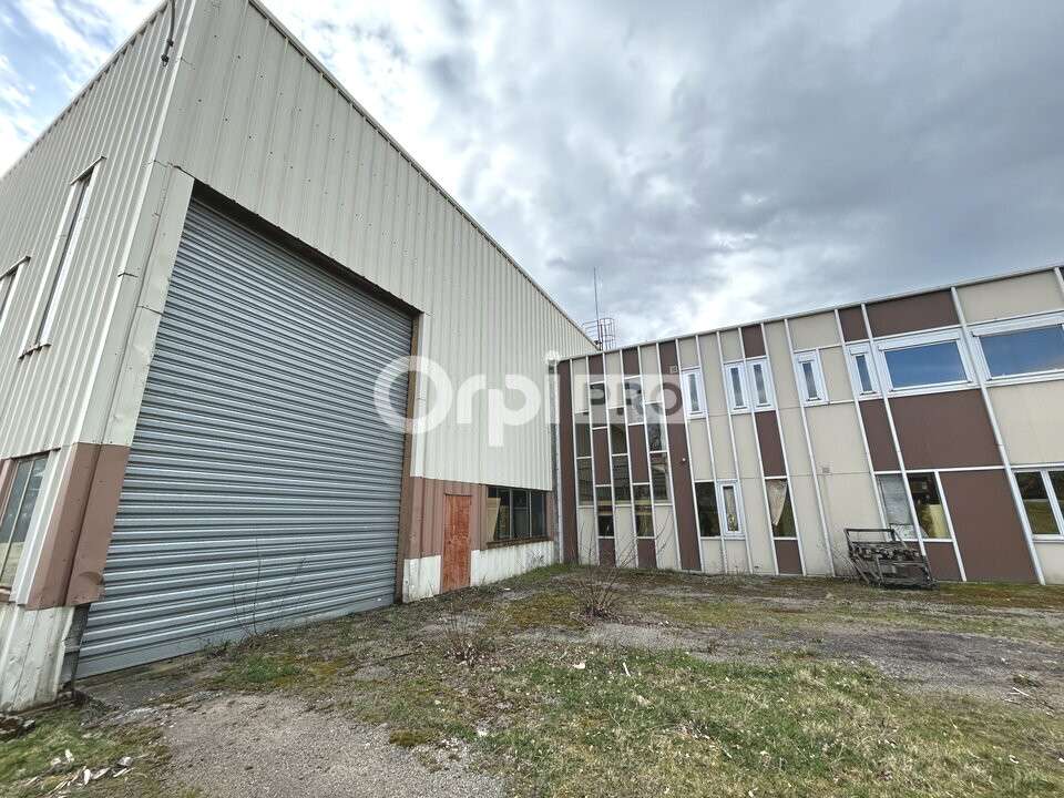 Entrepôt bureaux de 260m² à louer à Razès