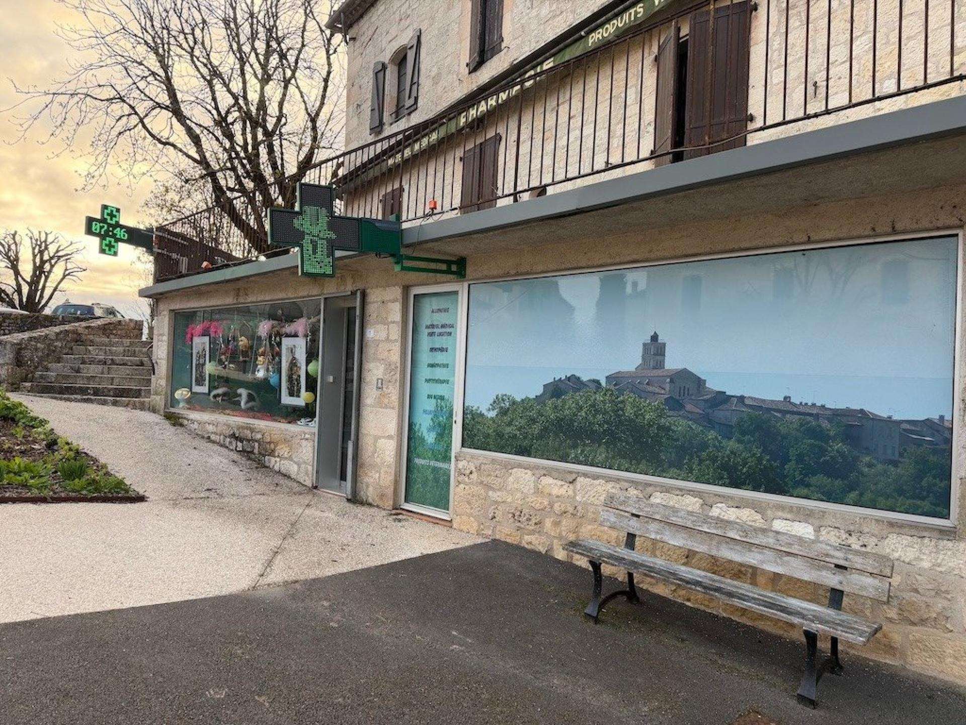 Pharmacie à vendre dans une commune dynamique 82