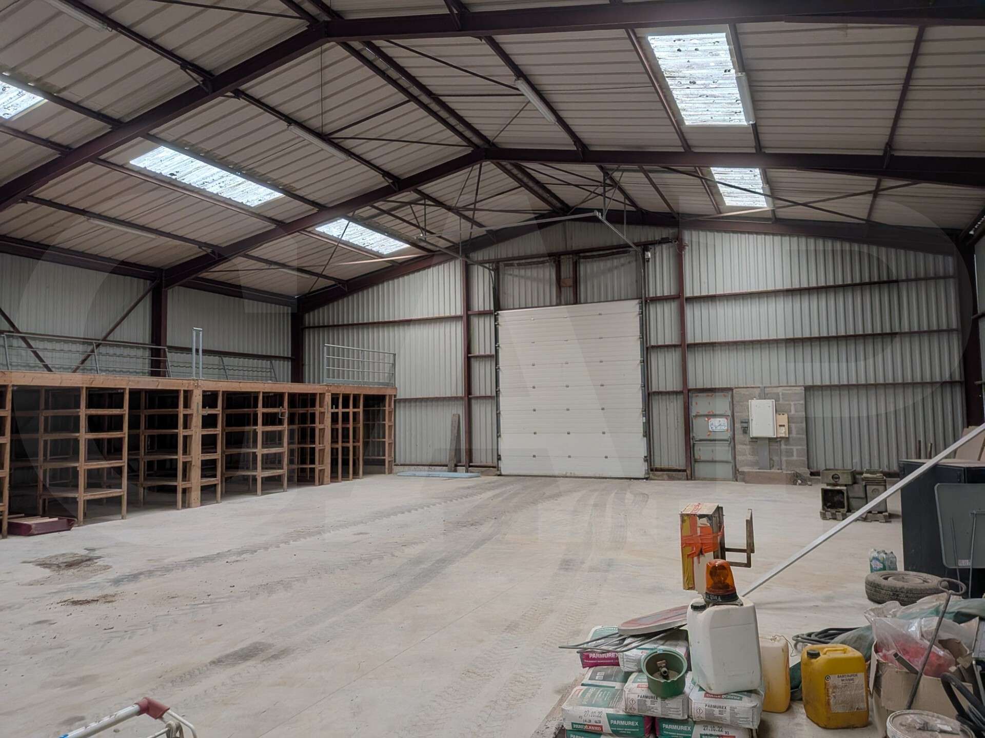A louer bâtiment activités de 600m² secteur Auray