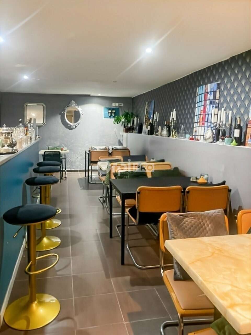 Local 50m² à louer à Marseille 6e Rue Breteuil