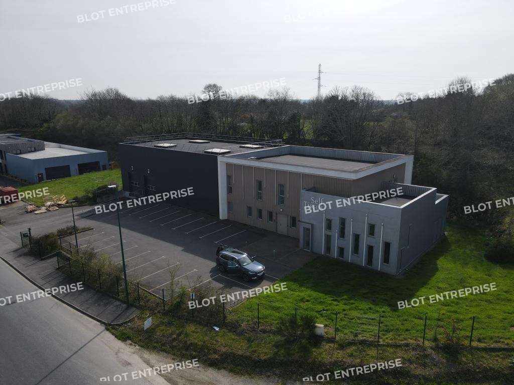 A louer local d'activités récent 876m² à Quimper
