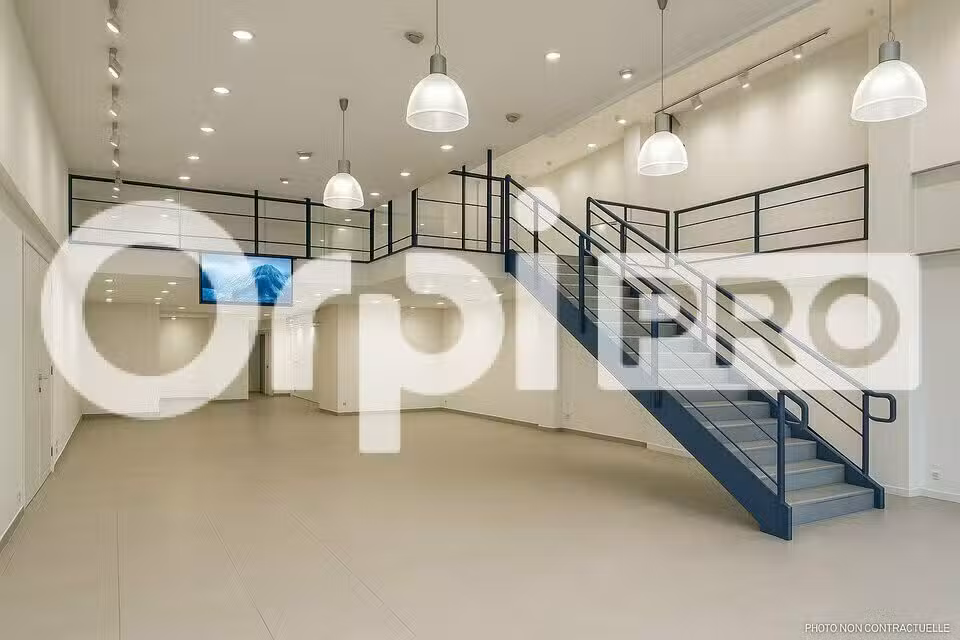 Local commercial 382m² à louer à Montluçon centre