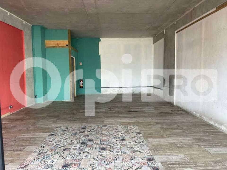 Local 52m² RDC à louer à Baie-Mahault