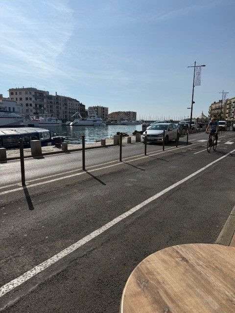 Cède restaurant emplacement exceptionnel à Sète