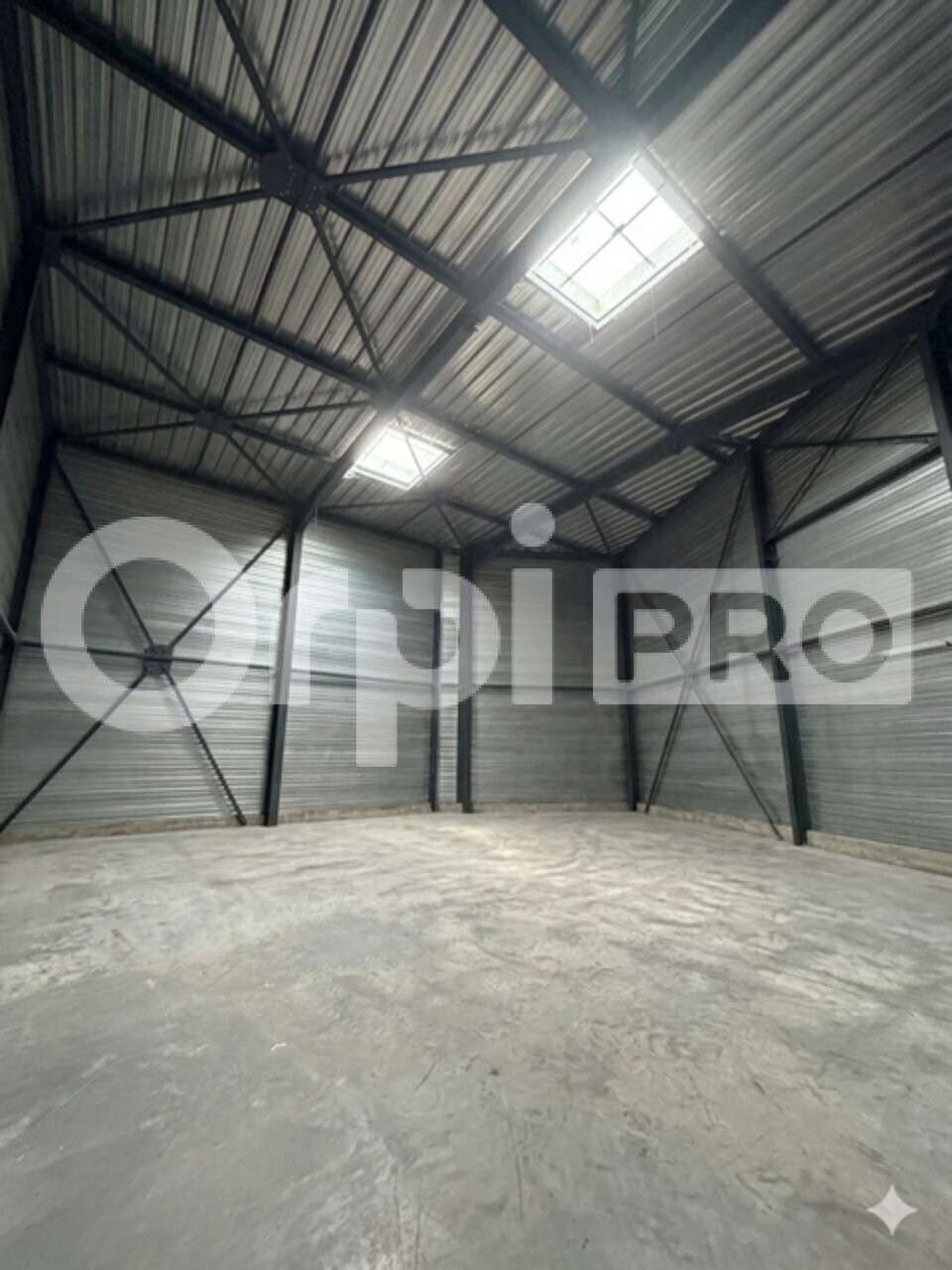 A louer atelier bureaux 370m² à l' Ile de Ré pont