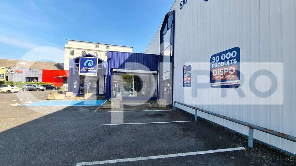 Local commercial 1661m² à louer à Montluçon