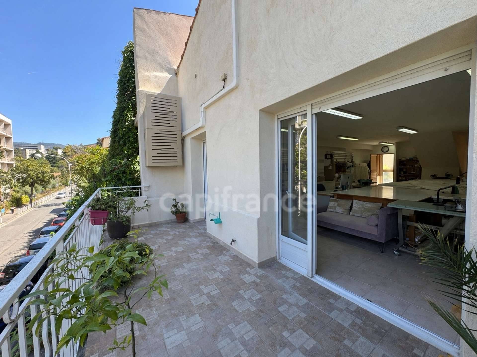 AV murs commerciaux avec habitation à Nice Valrose