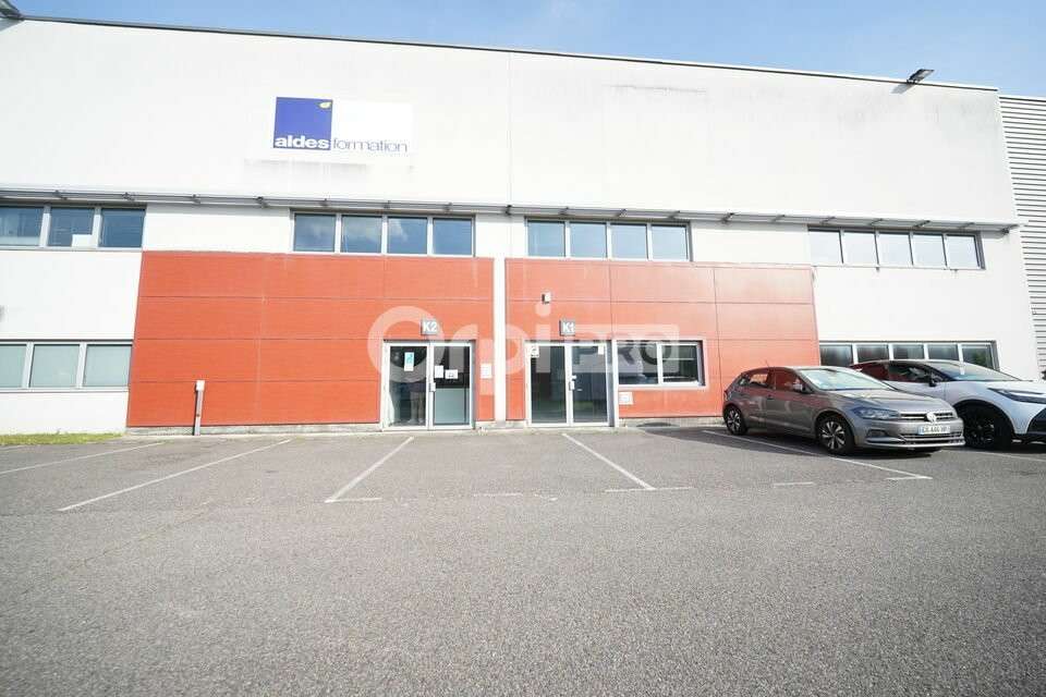 Bureaux à louer de 1 229m² à Saint Priest