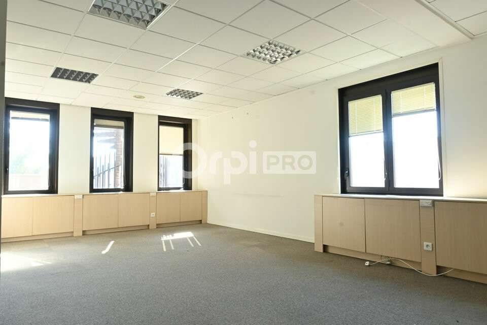 A louer bureaux lumineux 450m² en RDC à Dardilly