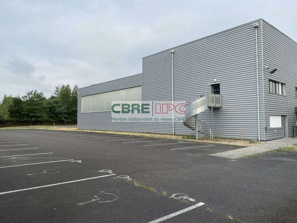Vente entrepôt bureau de 1270m² en zac Saint Avit