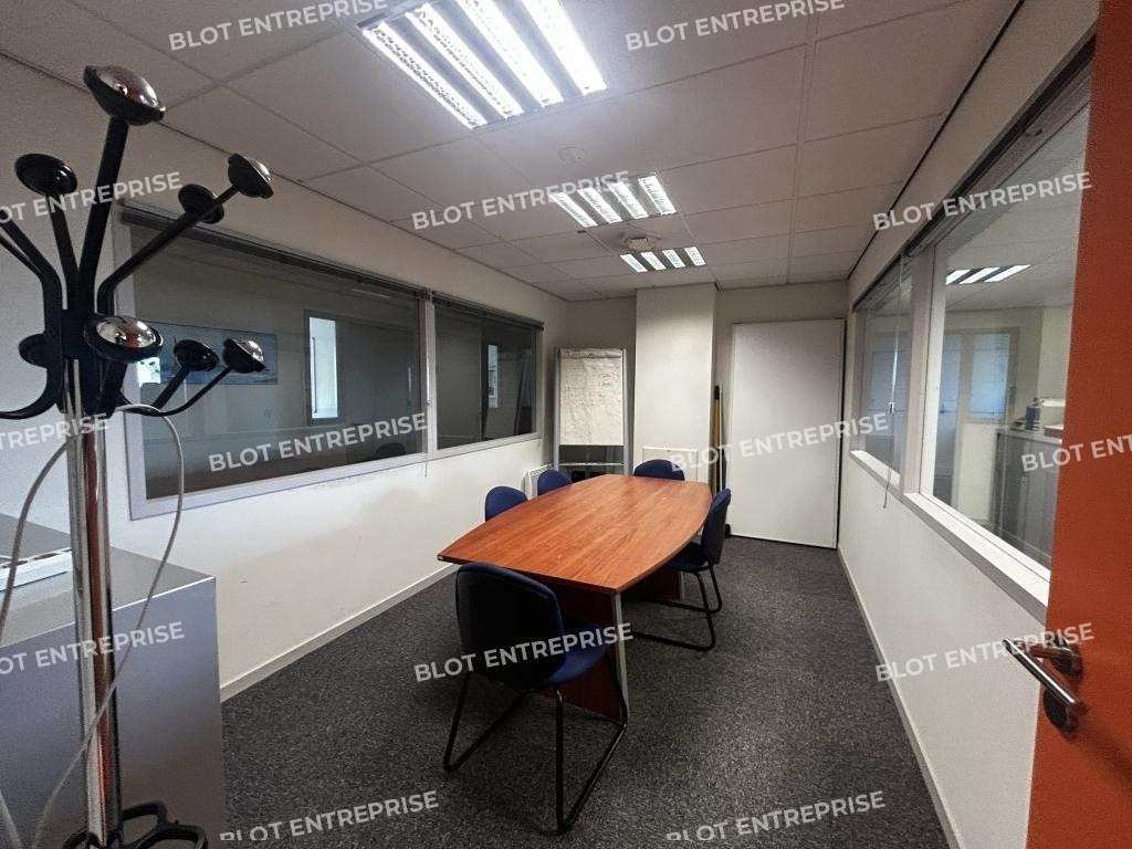 A louer bureaux 392m² pied de Tramway St Herblain