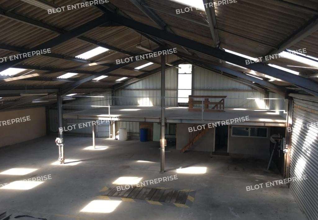 A louer locaux activités 443m² Guérande Villejames