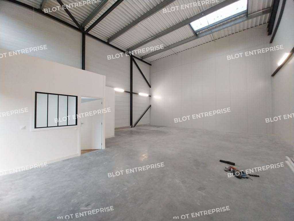 A louer local d'activités 125m² ZA Landy à Theix