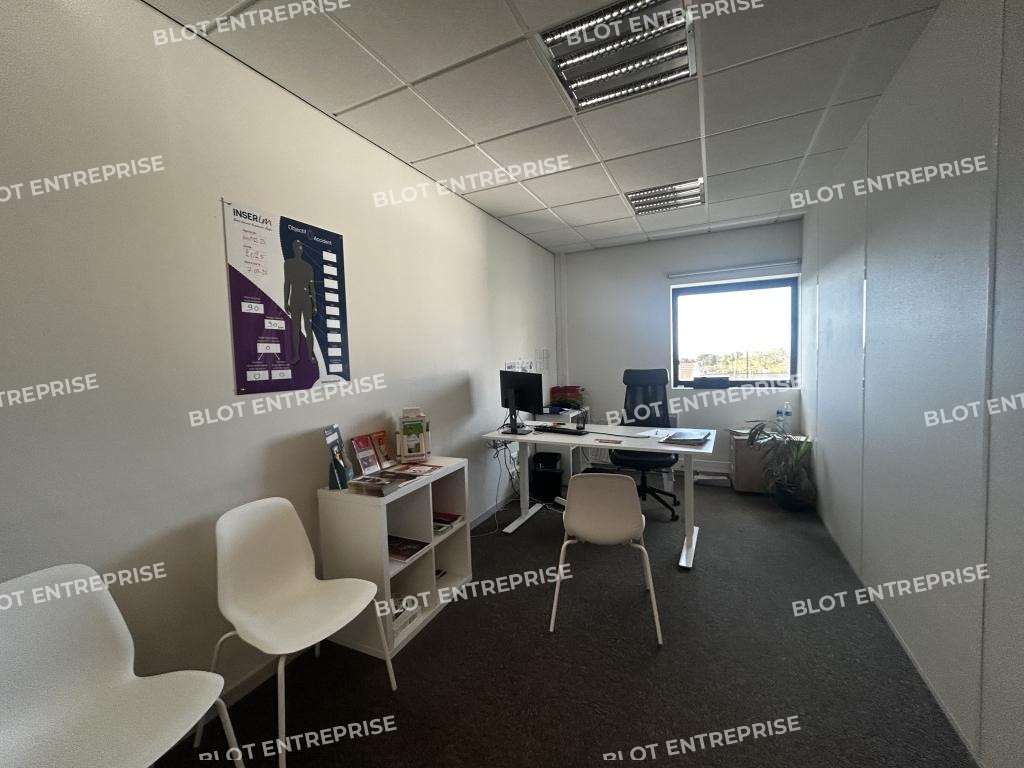 A louer bureaux 151m² pied de tramway St Herblain