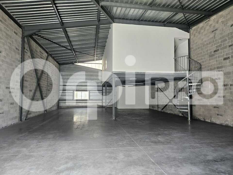 Local d'activité de 310m² à louer le Taillan-Médoc