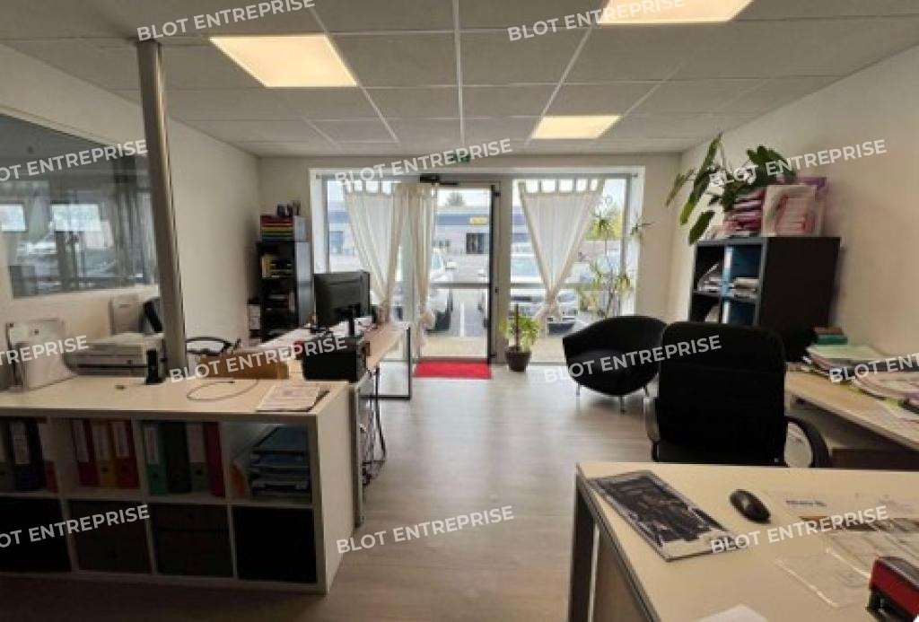 A vendre local d'activités 270m² à Pacé 