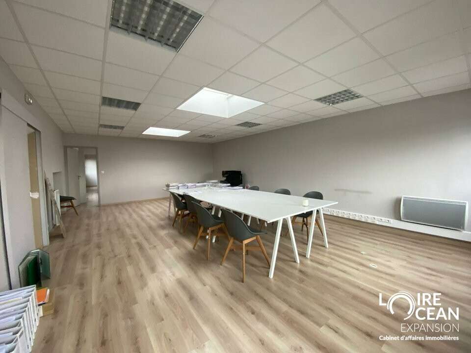 Local commercial 400m² à louer à Nantes Sud