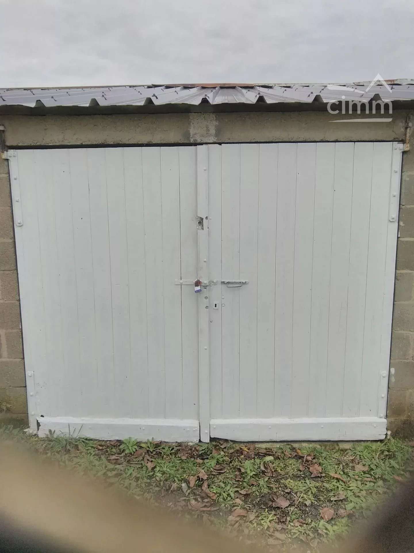 Lot de 9 Garages en vente à Châteauroux  