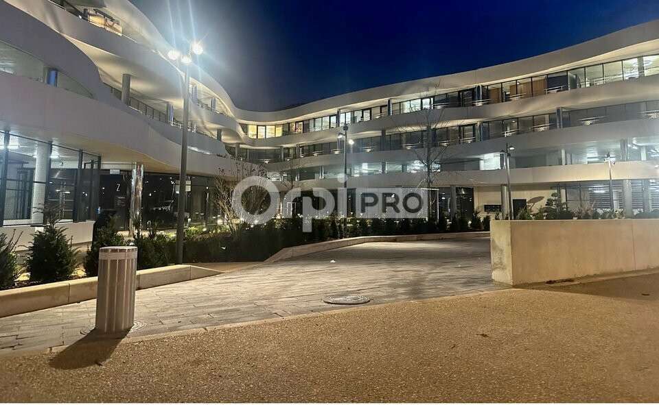 Local commercial 189m² à louer à Bezannes