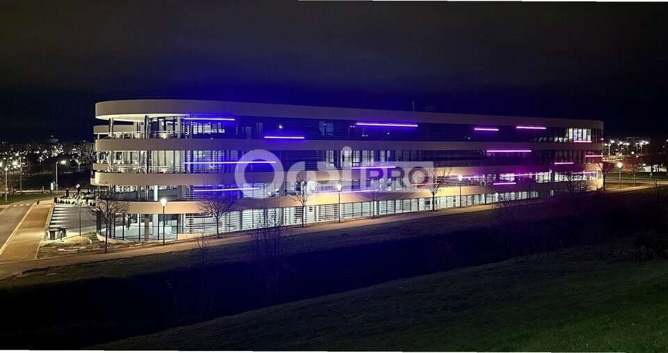 Local commercial 122m² à louer à Bezannes