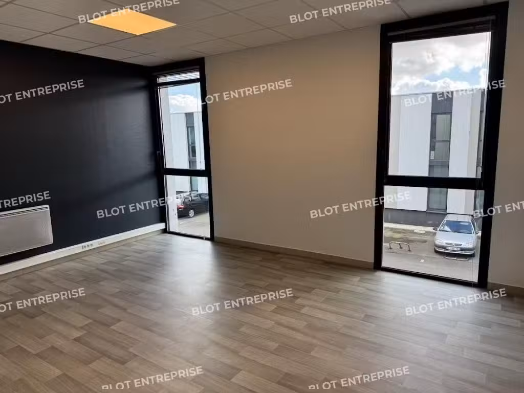 À LOUER bureaux 17,50m² R+1 Zone Prap Pip Guipavas
