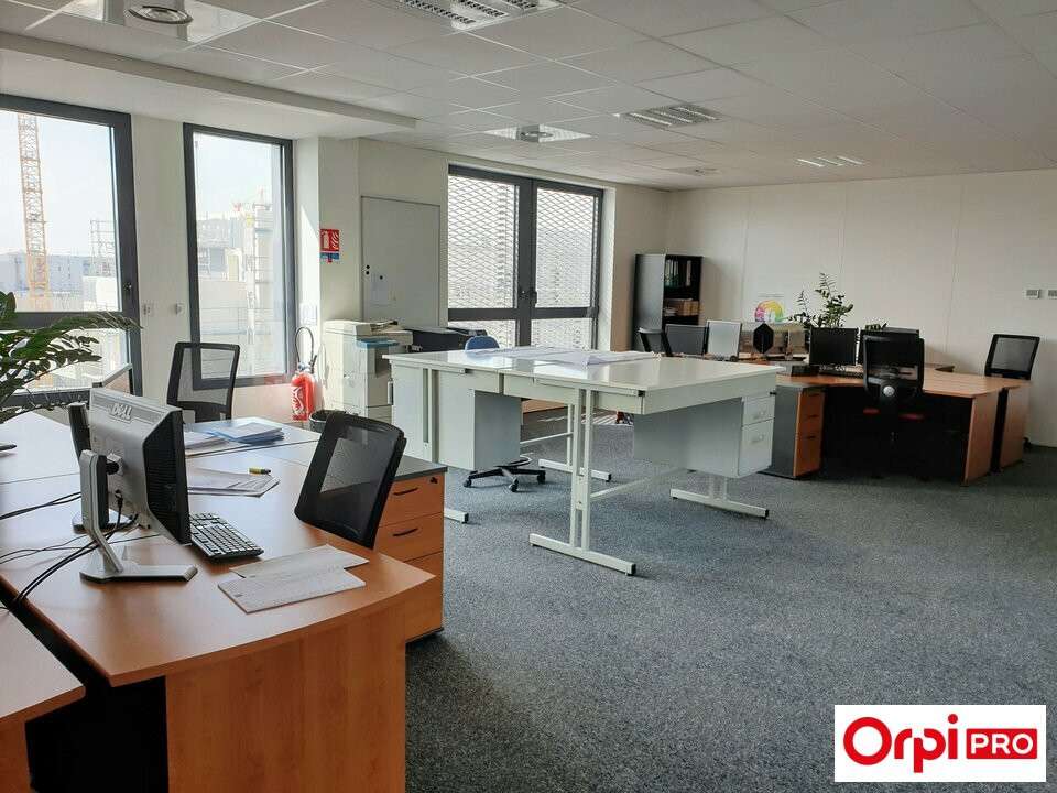 Bureaux 340m² à vendre à Vaulx-en-Velin