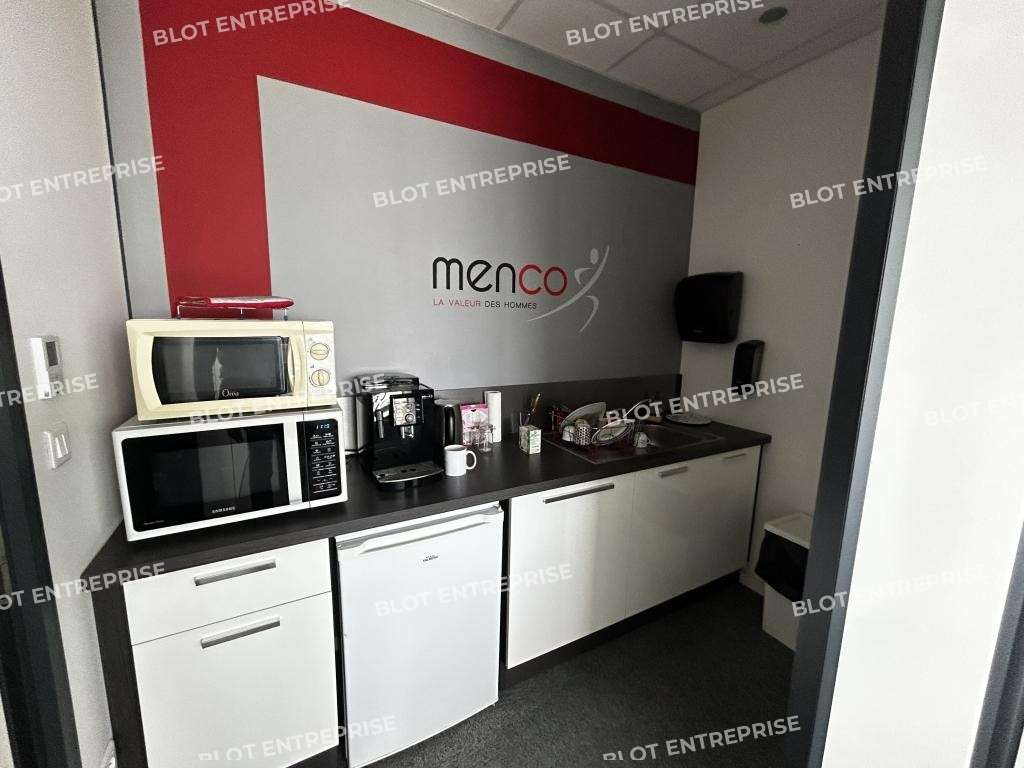 A louer bureaux 197m² belle visibilité St Herblain