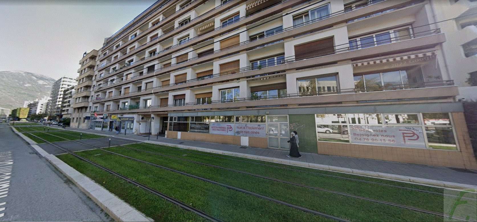 A louer local commercial 193m² à Grenoble