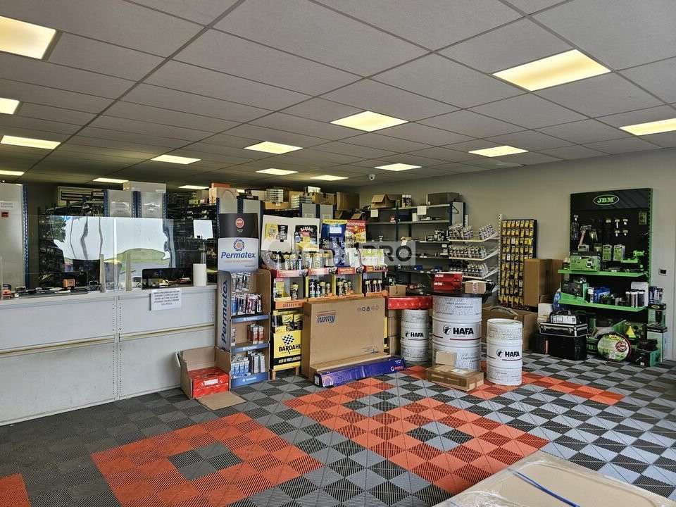 Local commercial 250m² à louer ZA Lescar Soleil
