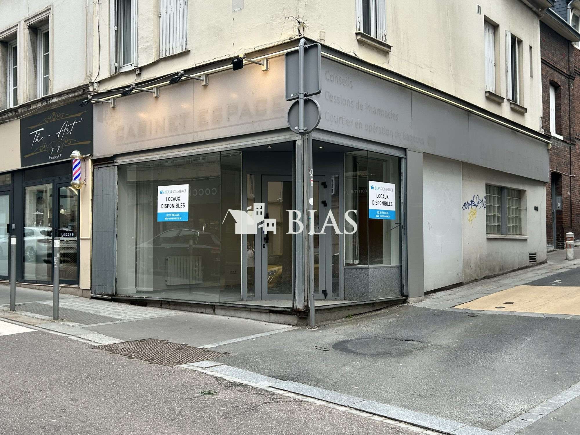 Local commercial d'angle à louer à Rouen Cauchoise