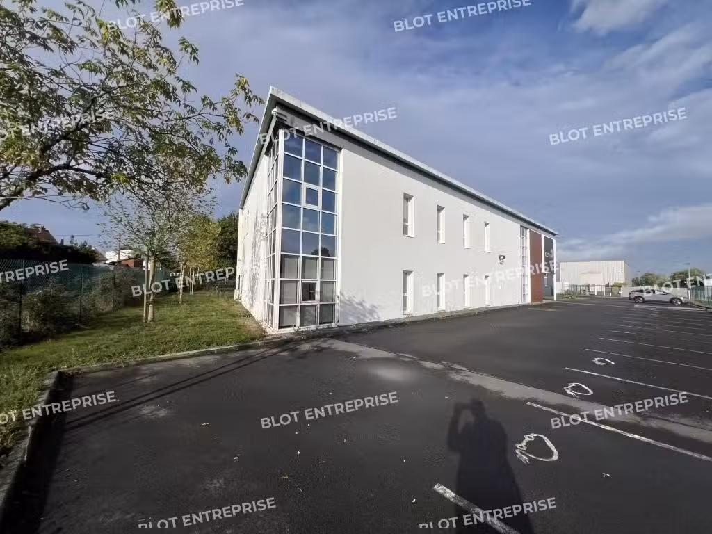 À vendre bureaux 700m² à Bouguenais
