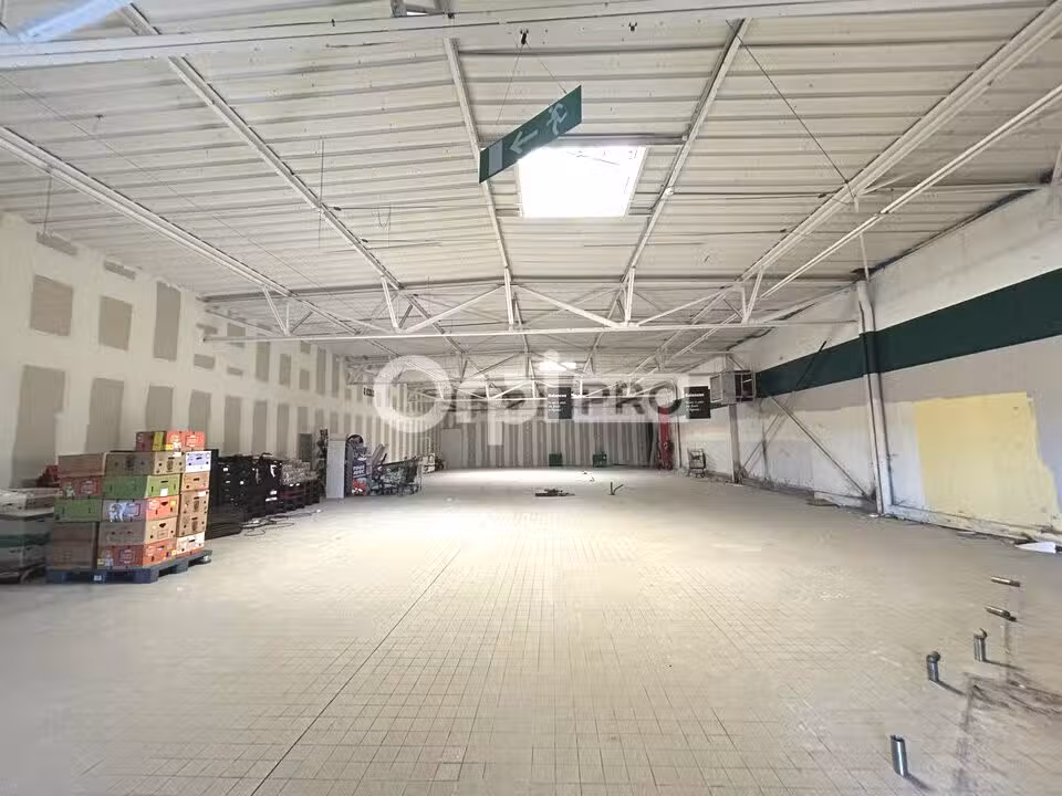 A louer cellule commerciale 400m² à Panazol