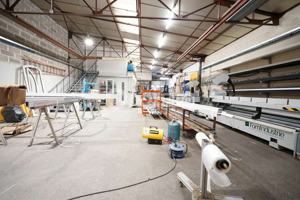 Local d'activité à louer 360m² à Beauvallon