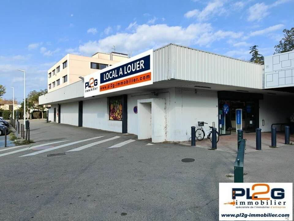 Local 687m² à louer à Saint Martin de Crau