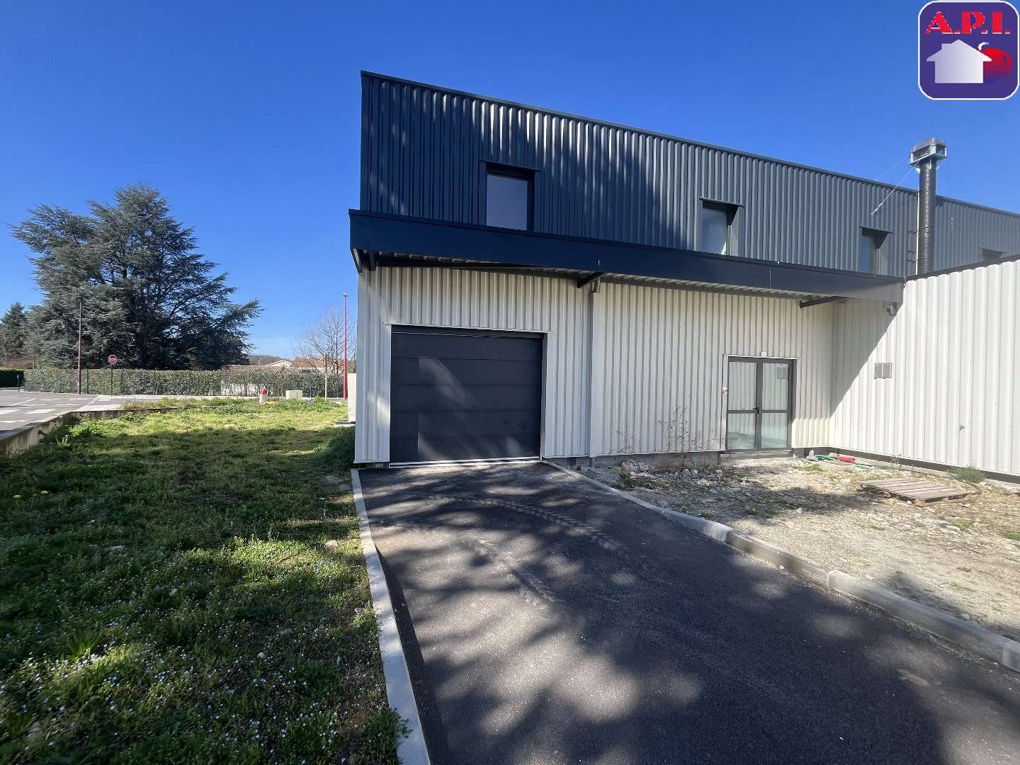 A louer entrepôt 320m² zone commerciale de Pamiers