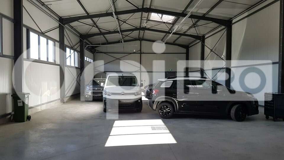 Local d'activité 1375m² à vendre zone UX Ceyzériat