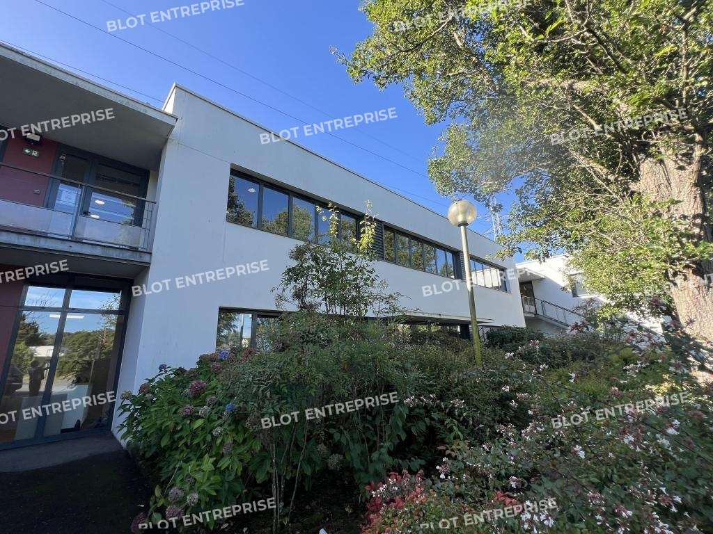 À vendre bureaux 850m² R+1 à Cesson-Sévigné
