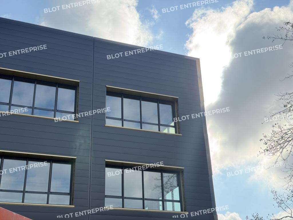 A vendre bureaux 136m² R+1 à Pacé Le Kube