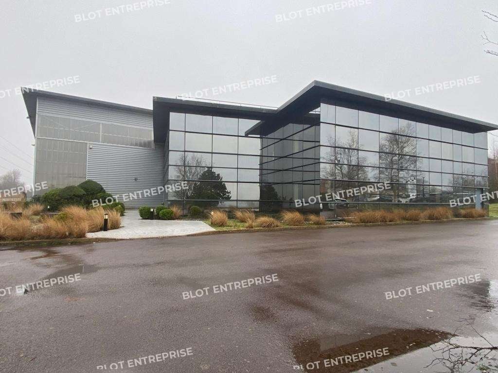 A vendre à louer local d'activités 5600m² Quimper