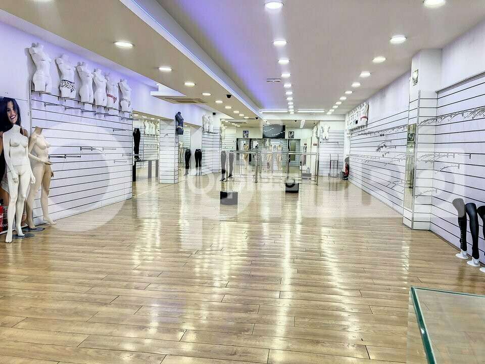 Local commercial 607m² à vendre à Montluçon centre