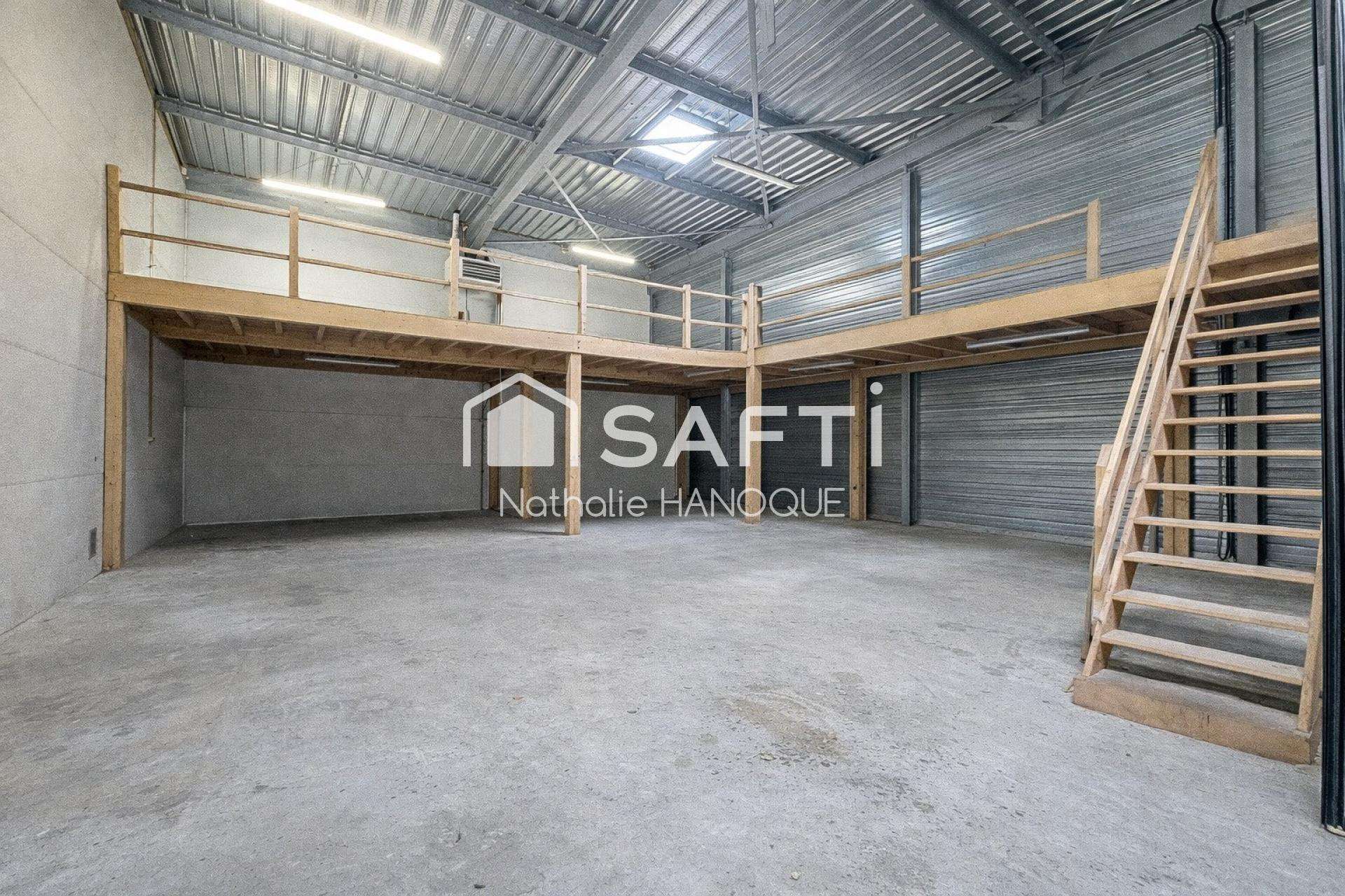 Loue box 212m² dont 39m² de bureau en ZA à Anet