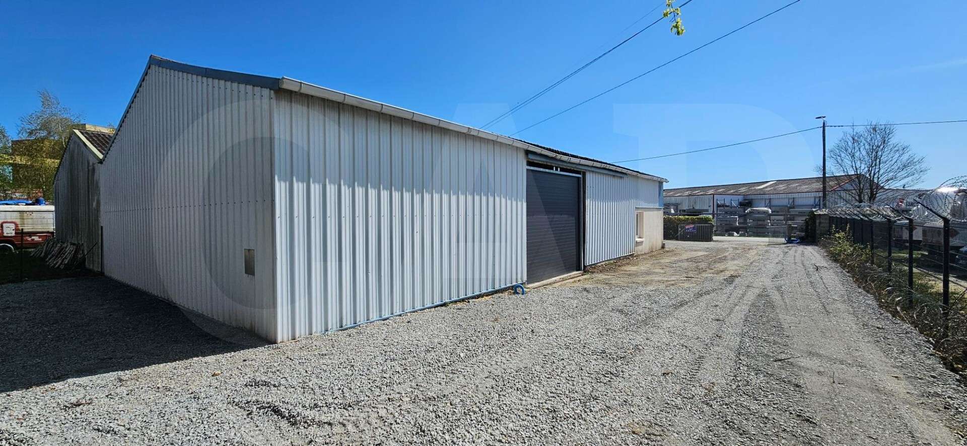 A louer local 250m² avec foncier à Vern sur Seiche