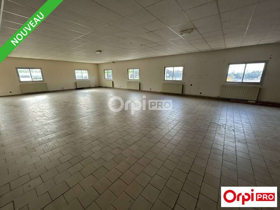 Local d'activité de 240m² à louer à Montélier