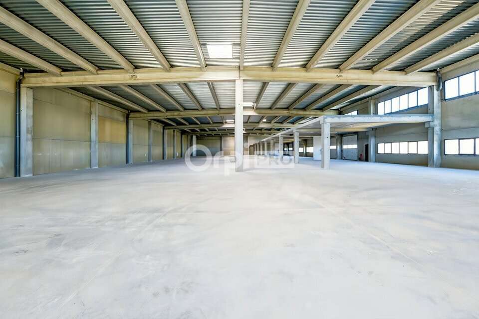 Local d'activité neuf 634m² à louer à la Ciotat