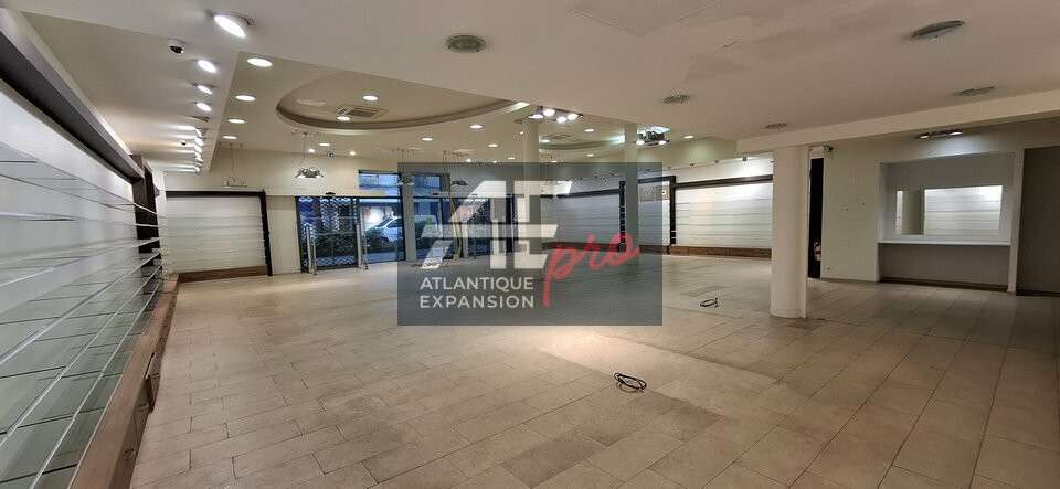 Local commercial de 328m² à louer à Saint Nazaire