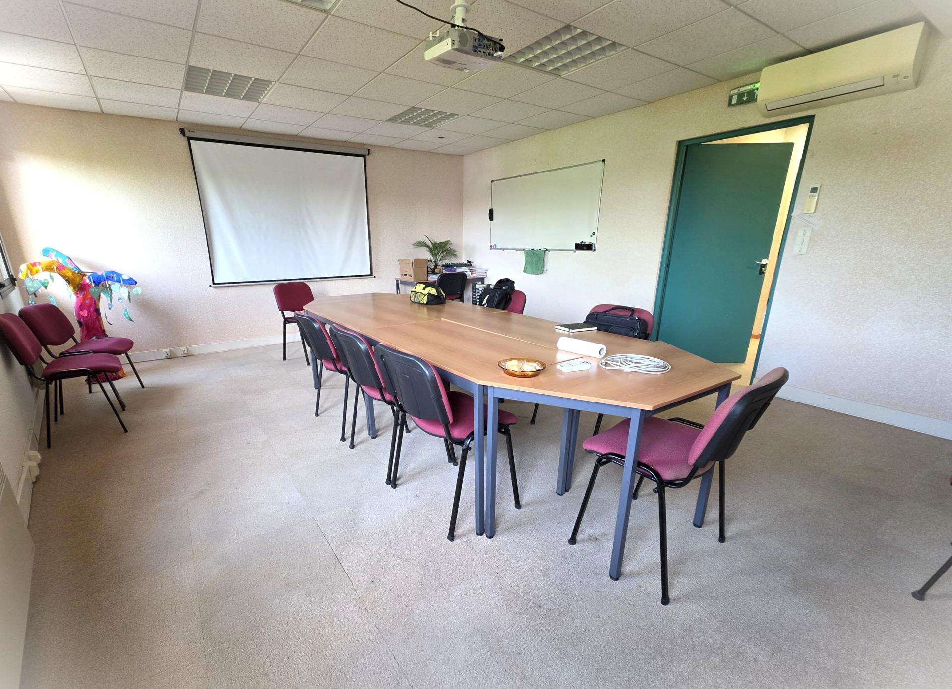 A vendre bureaux 134m²  5 pièces à Pamiers