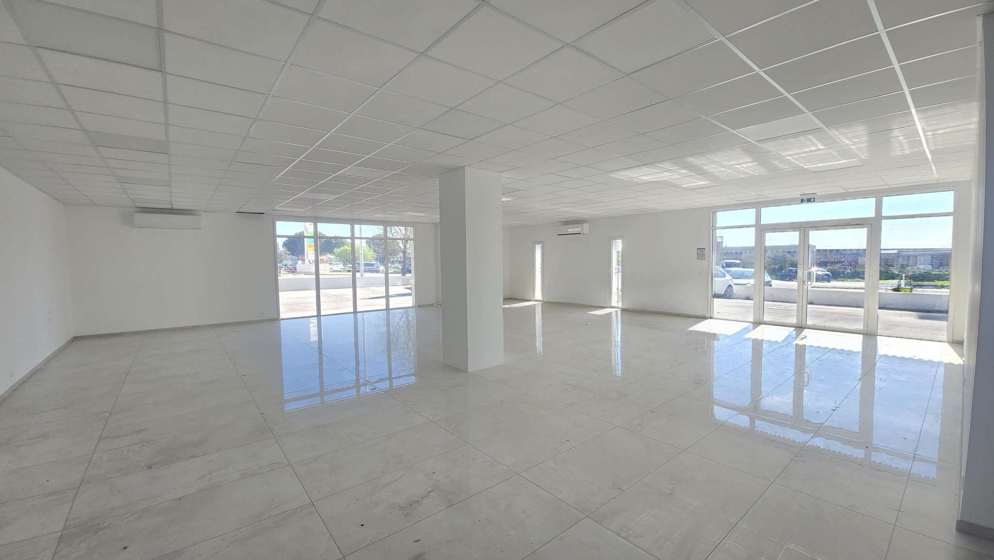 A louer local commercial 172m² à Solliès-Pont